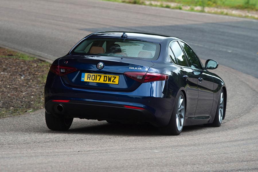 Alfa Romeo Giulia Q2 (952) 2016 года  (UK) (фото 39 из 43)